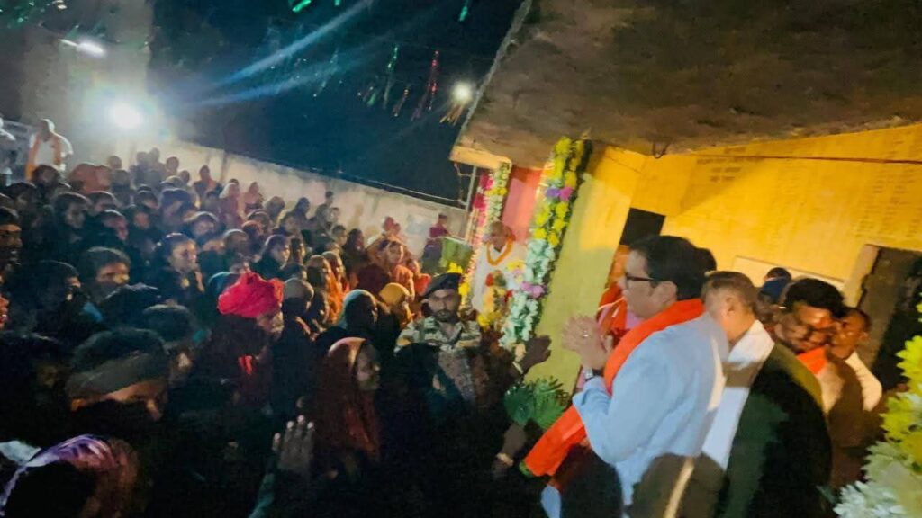 50 हजार वोट से जीतेंगे डॉ. संजीव, कम हुआ तो देंगे इस्तीफा - जनसंपर्क में प्रत्याशी संग कार्यकर्ताओं ने झोंकी पूरी ताकत 3 img 20251017 wa00111887797440814620874