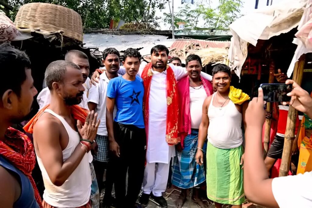 तराजू नुमा वोट का किसका पलड़ा भारी — लालटेन छाप या हेलिकॉप्टर छाप ? 3 img 20251020 wa00305141783095456011473