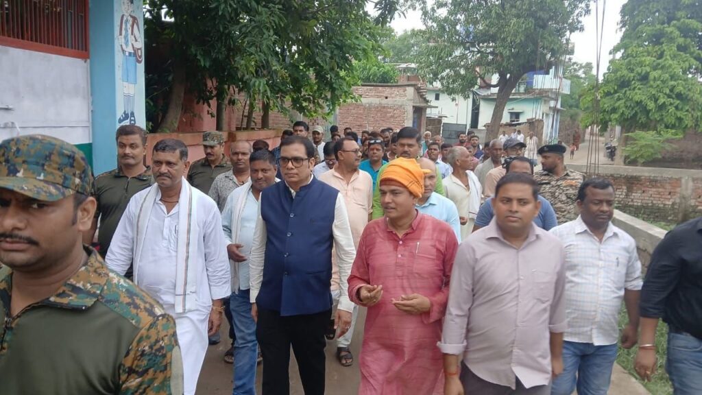 तराजू नुमा वोट का किसका पलड़ा भारी — लालटेन छाप या हेलिकॉप्टर छाप ? 2 img 20251020 wa00315575482853421678560
