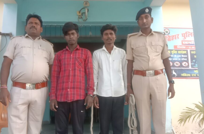 अकहा ढाला के पास हथियार के&hellip;