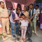 Our team 5 युवाओं में दिखा लोकतंत्र के प्रति जोश, प्रशासन की सख्त निगरानी में चला मतदान प्रक्रिया