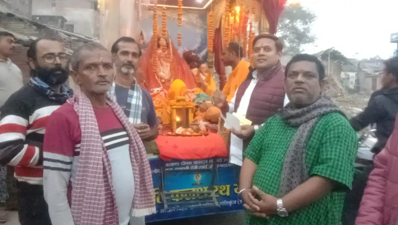 परबत्ता में अखंड ज्योति कलश रथयात्रा का दूसरा दिन सम्पन्न, प्रज्ञा पीठ में दीपयज्ञ बना आकर्षण का केंद्र 1 IMG 20251123 WA0016