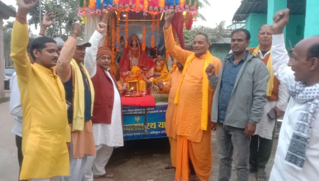 परबत्ता में आज से शुरू हुई तीन दिवसीय अखंड ज्योति कलश रथयात्रा 3 img 20251122 wa00143998578163872453889