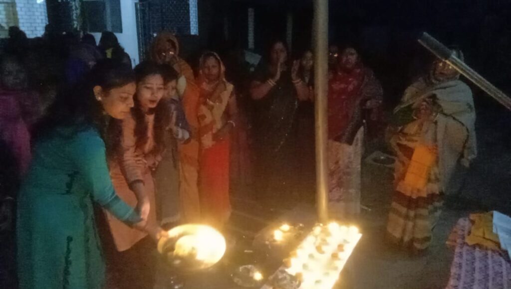 परबत्ता में अखंड ज्योति कलश रथयात्रा का दूसरा दिन सम्पन्न, प्रज्ञा पीठ में दीपयज्ञ बना आकर्षण का केंद्र 3 img 20251123 wa0009398401044033762121