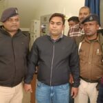 ढ़ाई लाख की घूस लेते राजस्व कर्मचारी रंगे हाथ गिरफ्तार.