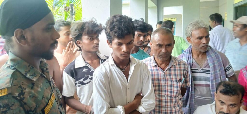भागलपुर में दिनदहाड़े महिला लिपिक पर फायरिंग, कटहरा हाई स्कूल जा रहीं रंजु कुमारी पर जानलेवा हमला 2 FB IMG 1783683250734
