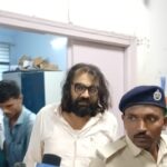 Inq Tmp 55 शराब के नशे में हंगामा करते खगड़िया के आपूर्ति पदाधिकारी गिरफ्तार, सरकारी बोर्ड लगी कार से विदेशी शराब-बीयर और एयर पिस्टल बरामद