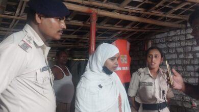नवगछिया: विक्रमशिला सेतु से गंगा में छलांग लगाने जा रही युवती को पुलिस ने बचाया, बड़ी अनहोनी टली 2 IMG 20260803 WA0000