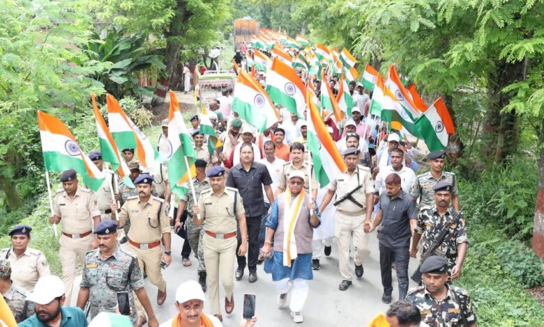 बिहपुर में गूंजा राष्ट्रप्रेम, हजारों लोगों ने निकाली भव्य तिरंगा यात्रा 1 IMG 20260814 WA0015