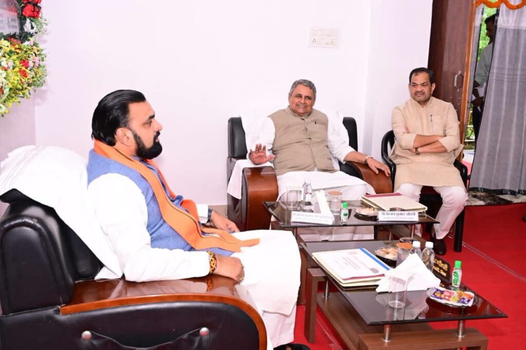 गंगा के बढ़ते जलस्तर के बीच CM सम्राट चौधरी का हवाई सर्वेक्षण, राघोपुर दियारा समेत बाढ़ प्रभावित इलाकों का लिया जायजा 3 fb img 17875799547486337609297720150258