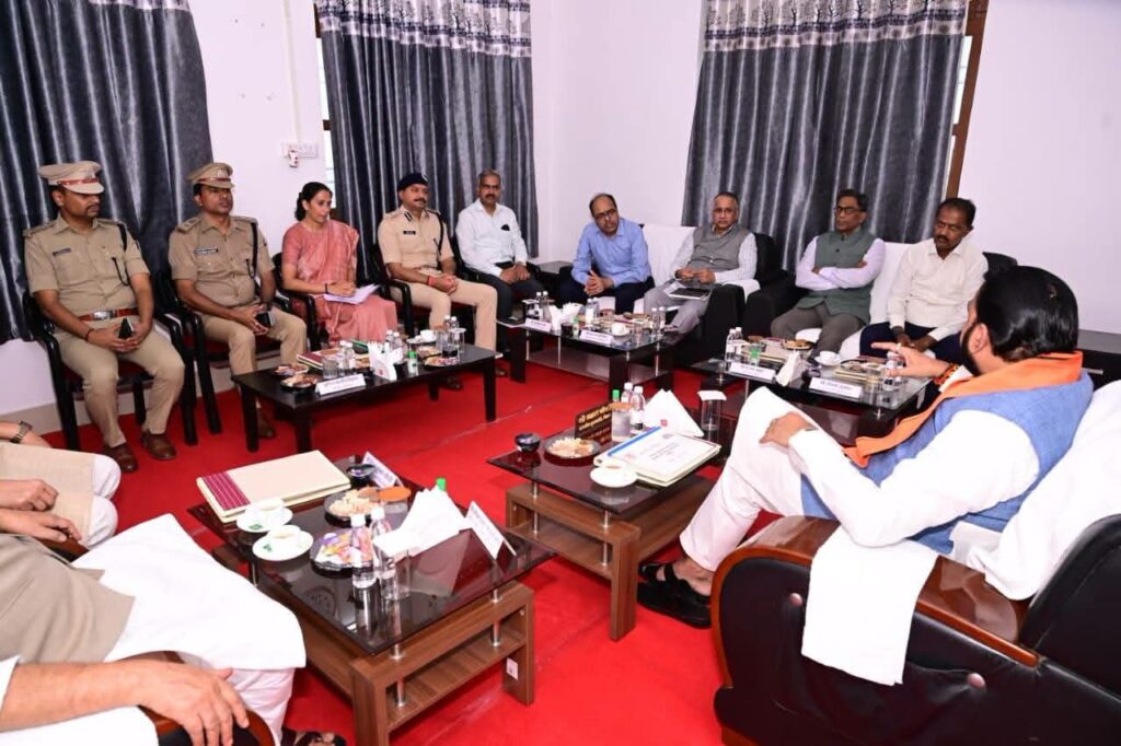 गंगा के बढ़ते जलस्तर के बीच CM सम्राट चौधरी का हवाई सर्वेक्षण, राघोपुर दियारा समेत बाढ़ प्रभावित इलाकों का लिया जायजा 2 fb img 17875799634553270747826671915185
