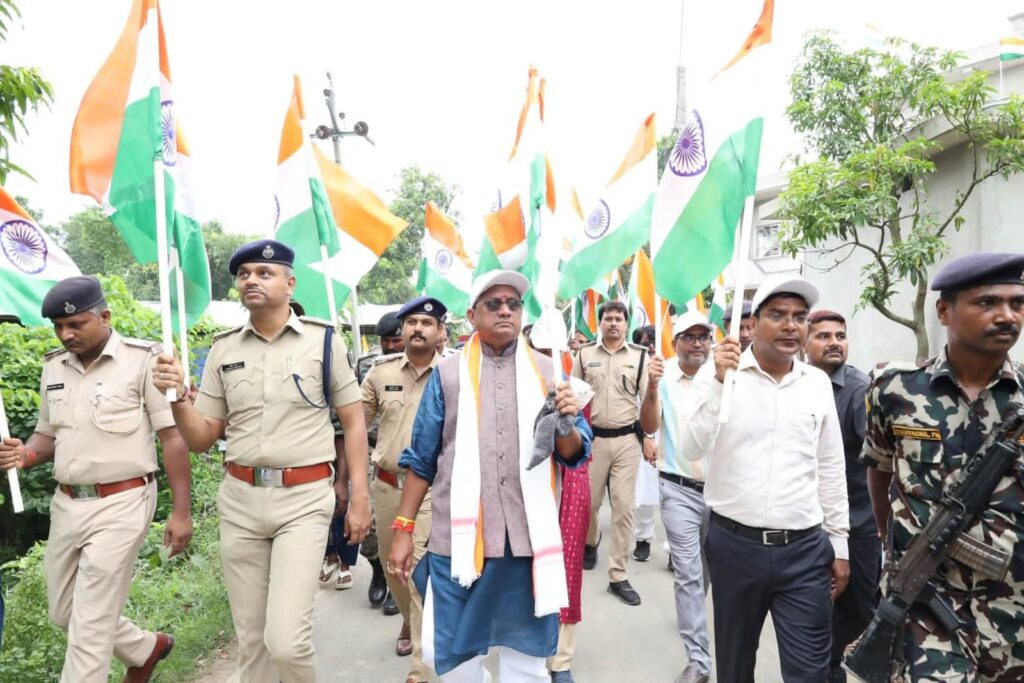 बिहपुर में गूंजा राष्ट्रप्रेम, हजारों लोगों ने निकाली भव्य तिरंगा यात्रा 4 img 20260814 wa00162474943348960930644