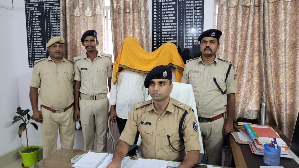 नवगछिया पुलिस को बड़ी सफलता, ATM फ्रॉड मामले में दो आरोपी गिरफ्तार, 40 हजार रुपये बरामद 2 20260920 1625548463664115784548619