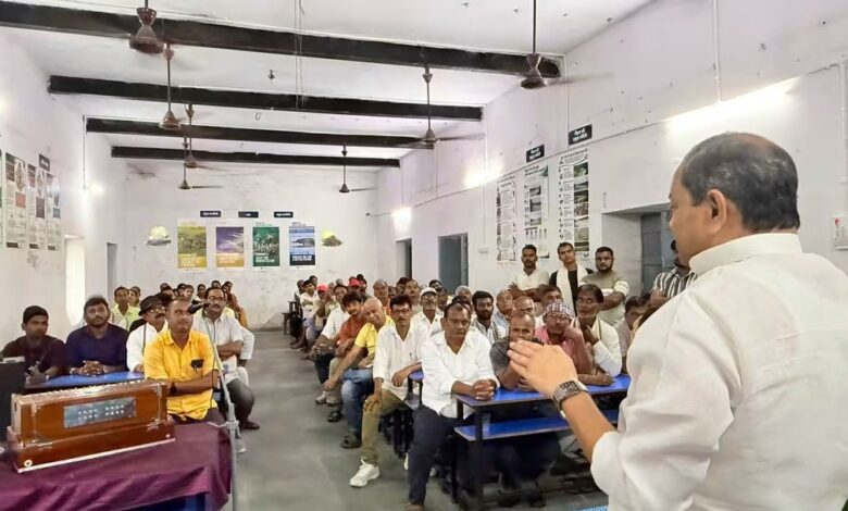 तेतरी पकड़ा के रामधारी इंटर स्तरीय उच्च विद्यालय में प्रबंध समिति की बैठक, शिक्षा व्यवस्था और विकास पर हुई चर्चा 1 FB IMG 1790257174235