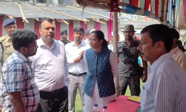 टीएनबी कॉलेजिएट मैदान में बाढ़ राहत शिविर का निरीक्षण, अधिकारियों ने पीड़ितों से जाना हाल 1 IMG 20260907 WA0010