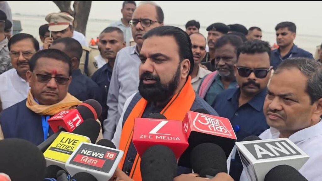 राघोपुर बांध पहुंचे मुख्यमंत्री सम्राट चौधरी, गंगा के बढ़ते दबाव और कटाव की स्थिति का लिया जायजा 2 img 20260905 wa00045199737186488871809