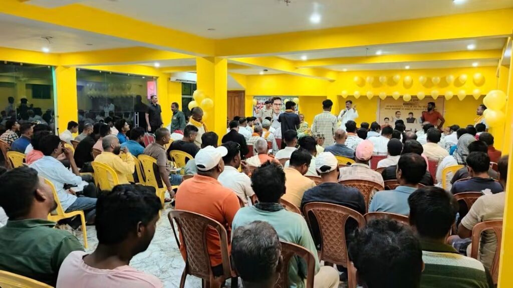 झंडापुर में जन सुराज के राष्ट्रीय अध्यक्ष का स्वागत, स्नातक मतदाताओं से चुनावी संवाद 4 FB IMG 1792085146926