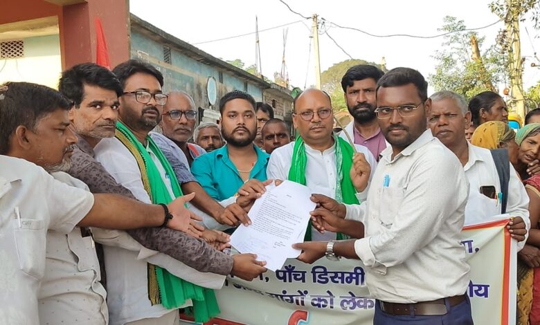 राघोपुर में गंगा कटाव पीड़ितों का धरना, राज्यपाल के नाम सौंपा तीन सूत्री मांगों का ज्ञापन 1 IMG 20261014 WA00351