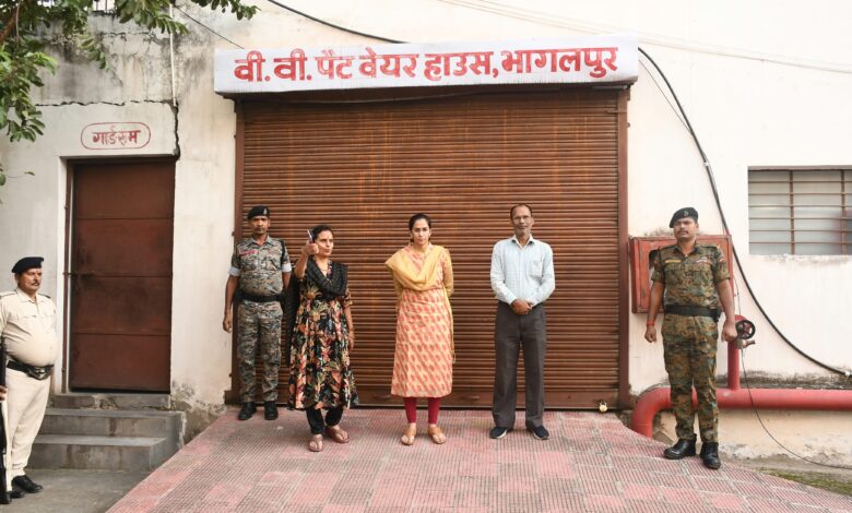 भागलपुर में डीएम ने EVM-VVPAT वेयरहाउस का किया मासिक निरीक्षण, सुरक्षा व्यवस्था का लिया जायजा 1 IMG 20261024 WA00171